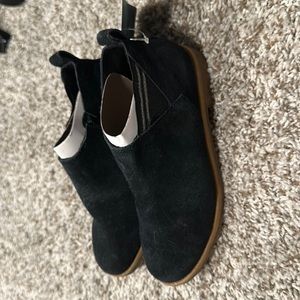 Youth size 4 Toms black Booties